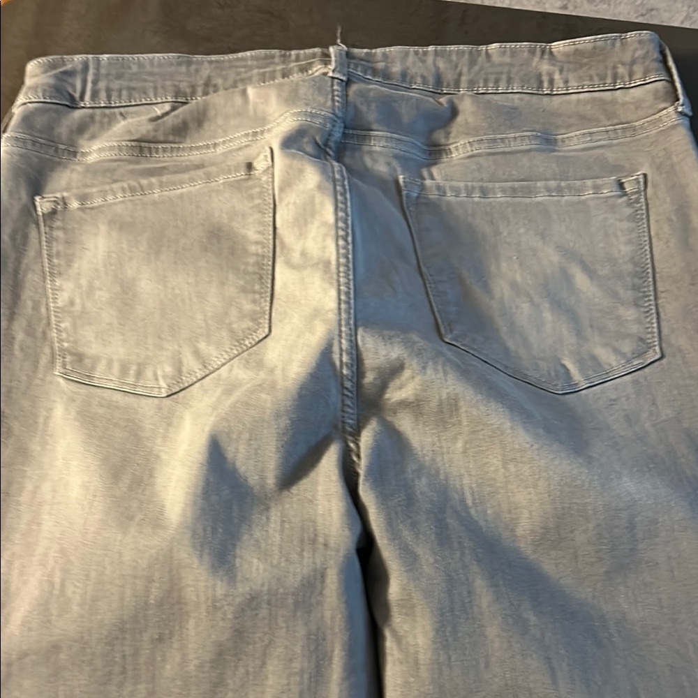 Light Gray Women’s Jeans - Classic Back Pocket Style Rockstar Jeans Size 18long